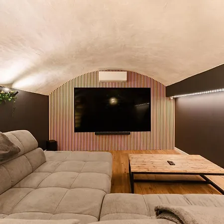 La Cave Voutee - Cinema 아파트 *